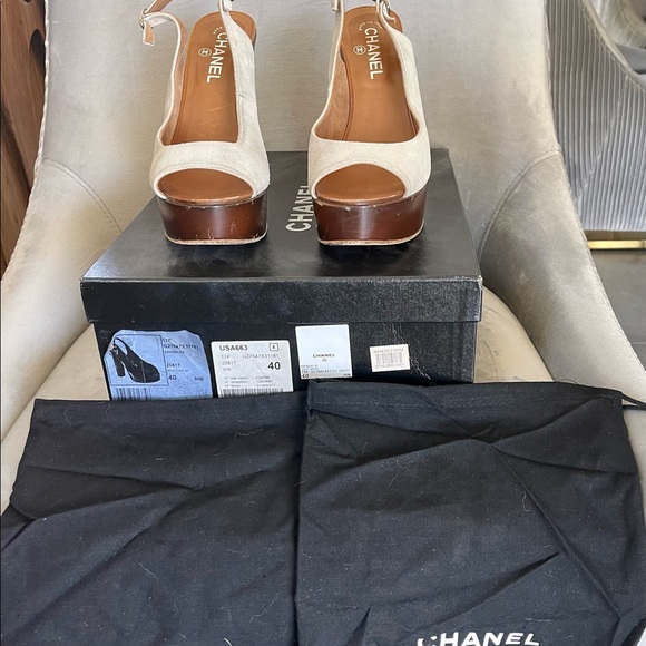 Chanel Wood Platform Heel Sandals in Light Beige Suede in a size 40. Runs small - Picture 4 of 12